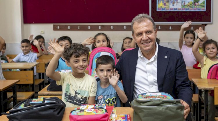 Erdemli Tömük’de 1. Sınıf Öğrencilerine Büyükşehir’den Renkli Çanta Hediyesi